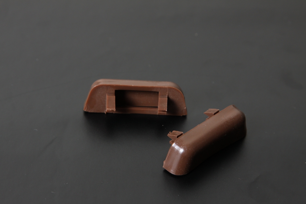 Заглушка водоотводящего канала, коричневая