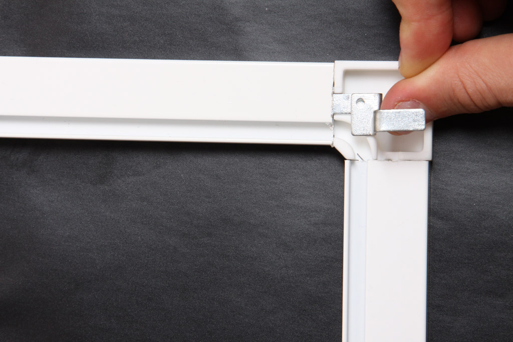 Соединение частей рамки москитной сетки